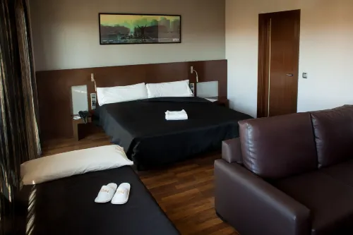 Tach Madrid Airport Rooms Photos