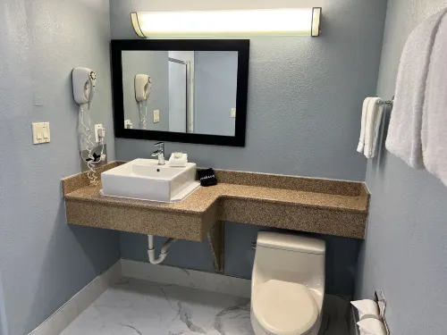 Red Roof Inn & Suites Mt Holly - McGuire AFB Rooms Photos