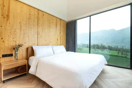 ARTOTEL Cabin Bromo Kamar Photos