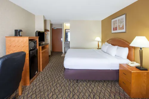 Baymont by Wyndham Madison Heights Detroit Area Photos