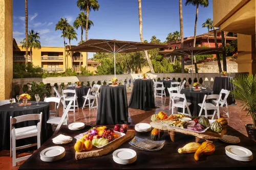 Hilton Phoenix Tapatio Cliffs Resort Dining Photos