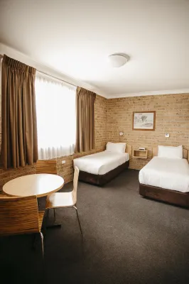 Colonial Motel Richmond Rooms Photos