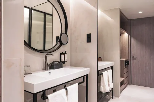 Luster Hotel Photos