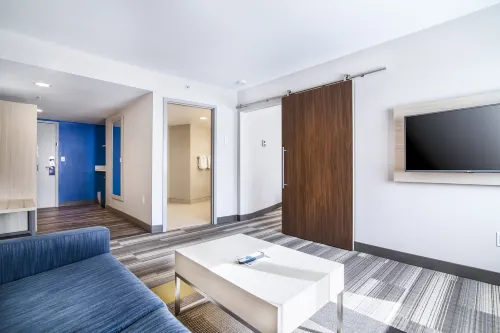 Holiday Inn Express & Suites Langley Rooms Photos