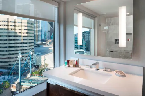 Toronto Marriott City Centre Hotel Photos