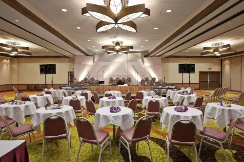 Courtyard by Marriott King Kamehameha's Kona Beach Hotel Dining Photos
