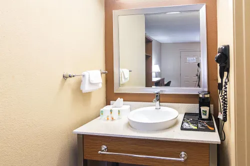 Days Inn & Suites by Wyndham Arlington Near Six Flags Photos