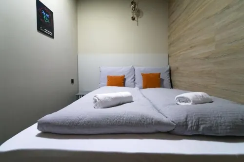 Chors Like a Hotel - Hostel Photos
