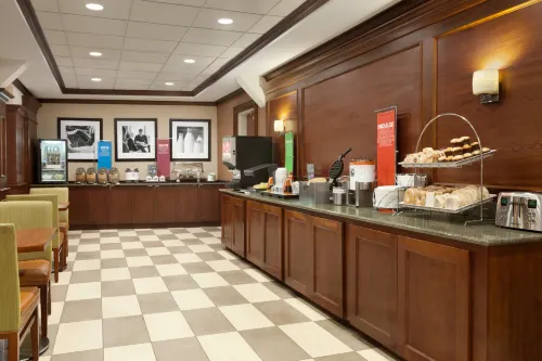 Hampton Inn Long Island-Brookhaven Restauration Photos