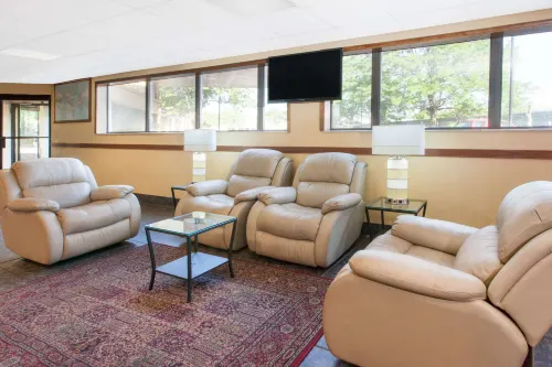 Days Inn & Suites by Wyndham Madison Heights MI Featured Photos
