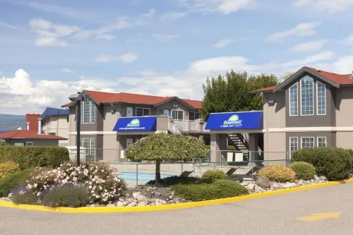 Days Inn by Wyndham Kelowna Extérieur Photos