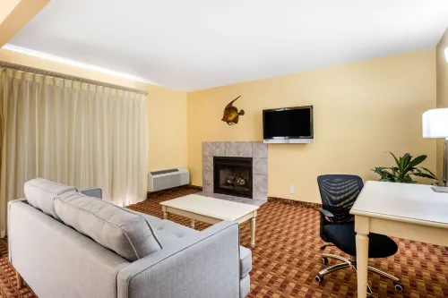 Quality Inn & Suites Capitola by the Sea Photos