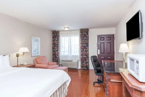Days Inn & Suites by Wyndham Sunnyvale Photos