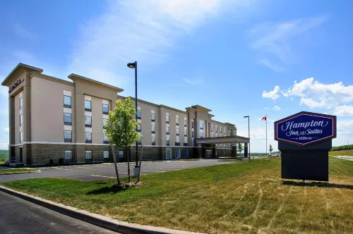 Hampton Inn & Suites by Hilton Truro Rooms Photos