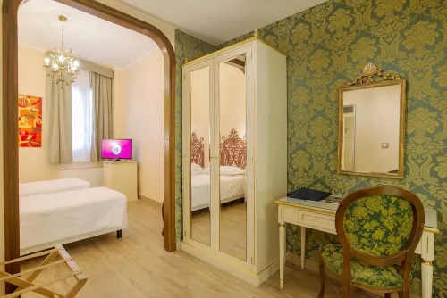 Hotel La Fenice et des Artistes Rooms Photos