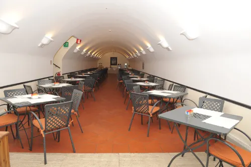 Domus Sessoriana Dining Photos