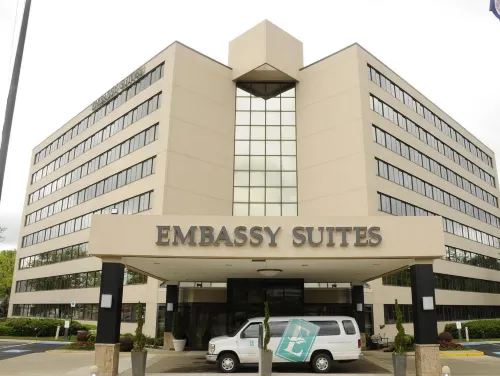 Embassy Suites by Hilton Tysons Corner Eksterior Photos