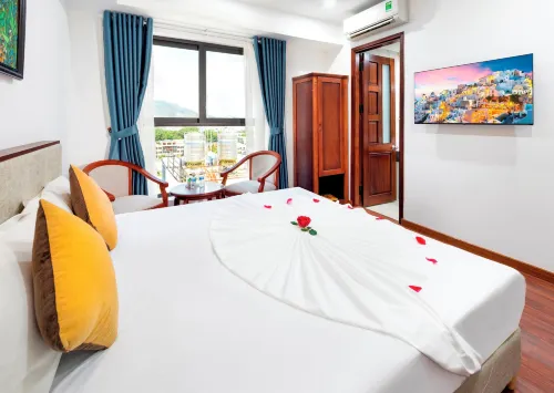 The Summer Hotel Kamar Photos