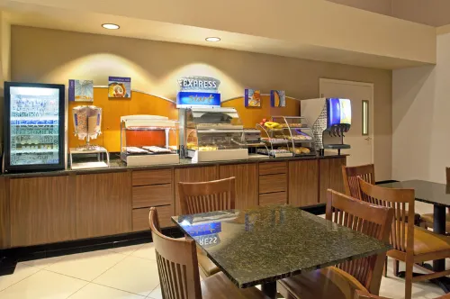 Holiday Inn Express & Suites Rancho Mirage - Palm Spgs Area Dining Photos
