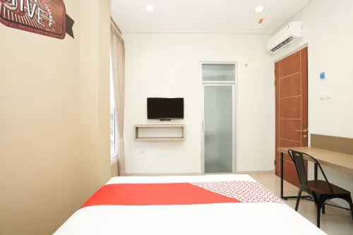 OYO 614 Graha 8 Syariah Kamar Photos