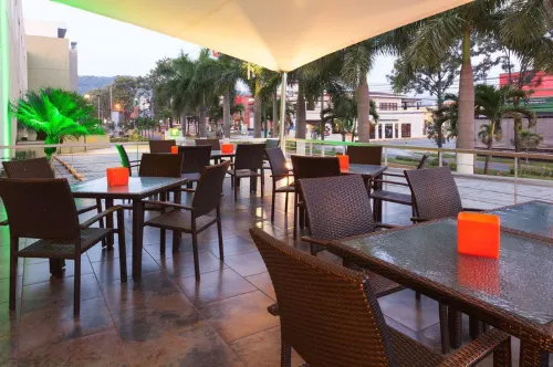 Holiday Inn San Salvador Restauration Photos