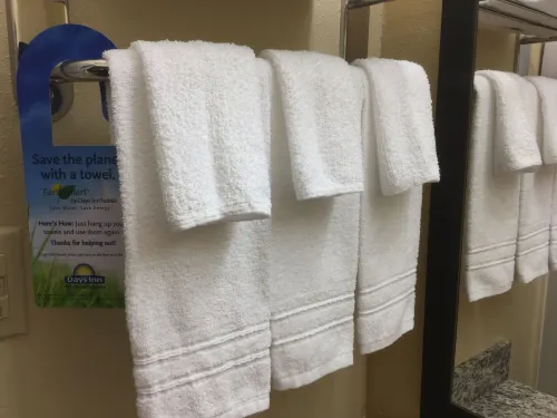 Days Inn & Suites by Wyndham Columbia Airport Kamar Photos