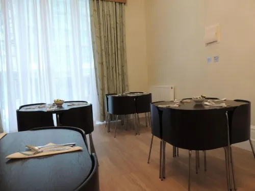 Hyde Park Boutique Hotel Restauration Photos