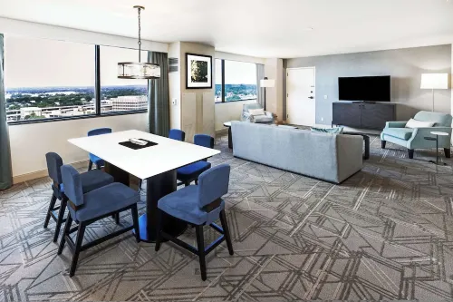 DoubleTree by Hilton Hotel Tulsa Downtown Rooms Photos