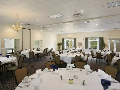 Ramada by Wyndham Saco/Old Orchard Beach Area Business Facilities Photos