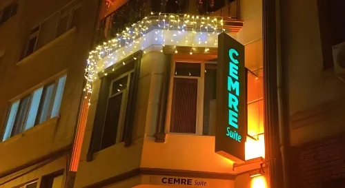 Cemre Suit Extérieur Photos