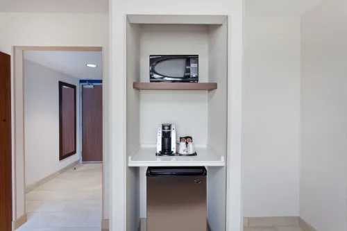 Holiday Inn Express West Los Angeles-Santa Monica Rooms Photos