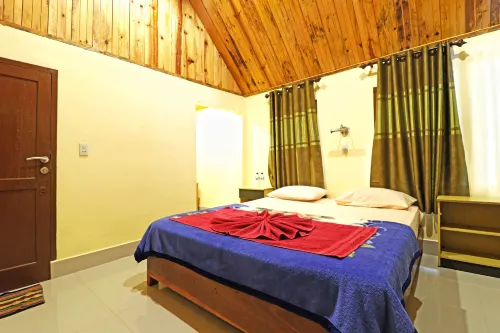 Tuk Tuk Timbul Bungalows Photos