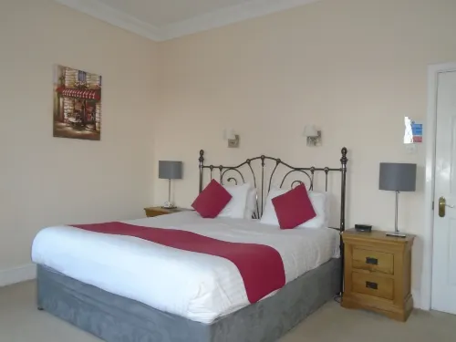Trumbles Gatwick B&B Rooms Photos