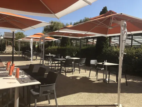 Domaine de la Foret D’Orient Hotel Restaurant Spa & Golf Dining Photos