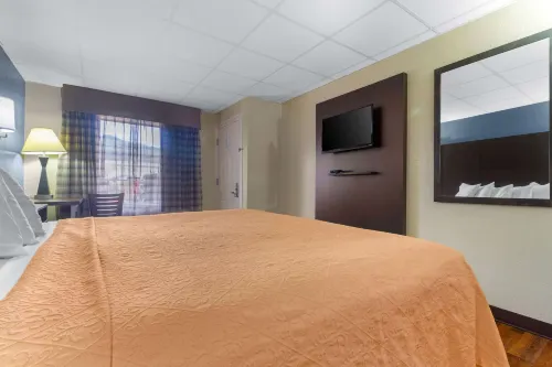 Econo Lodge Inn & Suites Gatlinburg at the Convention Center Rooms Photos