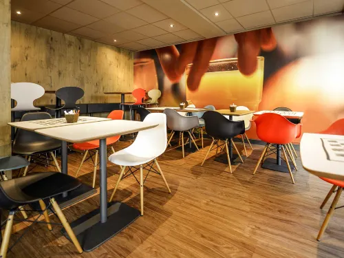 Ibis Château de Fontainebleau Dining Photos