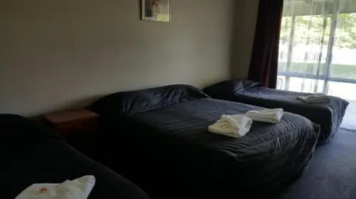 High Country Motel & Backpackers Rum Photos