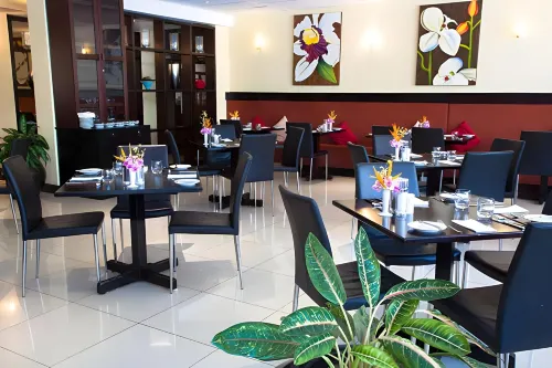 Gateway Hotel Dining Photos