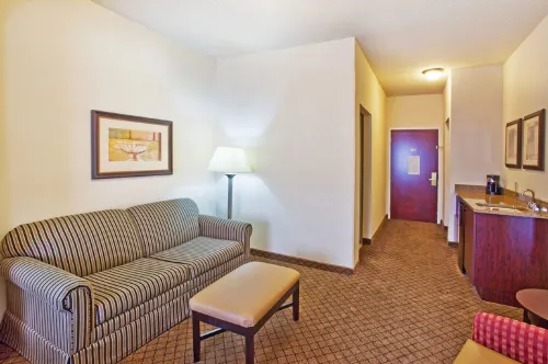 Holiday Inn Express & Suites Atlanta-Emory University Area Photos