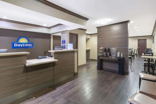 Days Inn & Suites by Wyndham Arlington Near Six Flags Espaces publics Photos
