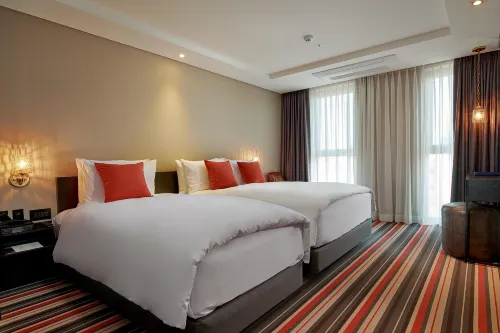 Hotel Alice and Trunk Kamar Photos