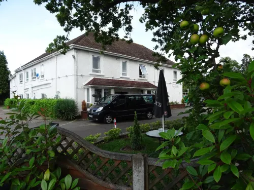 The Gatwick White House Hotel Exterior Photos