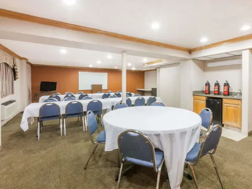 Ramada by Wyndham Oklahoma City Airport North Geschäftseinrichtungen Photos