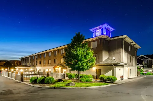 Quality Inn & Suites Airport Extérieur Photos