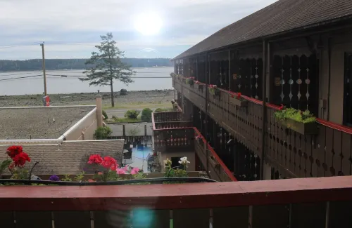 Ramada by Wyndham Campbell River Near Hotel Photos