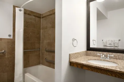 Ramada by Wyndham Spokane Airport Rooms Photos