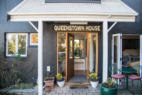 Queenstown House Bed & Breakfast and Apartments Esterni Photos