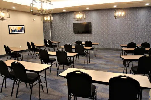 La Quinta Inn & Suites by Wyndham Marysville Business Facilities Photos