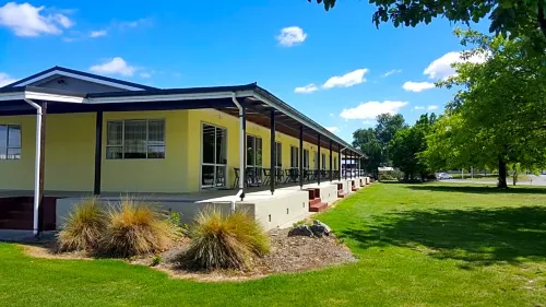 High Country Motel & Backpackers Exterior Photos