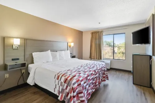 Red Roof Inn & Suites Fayetteville - Fort Bragg Photos